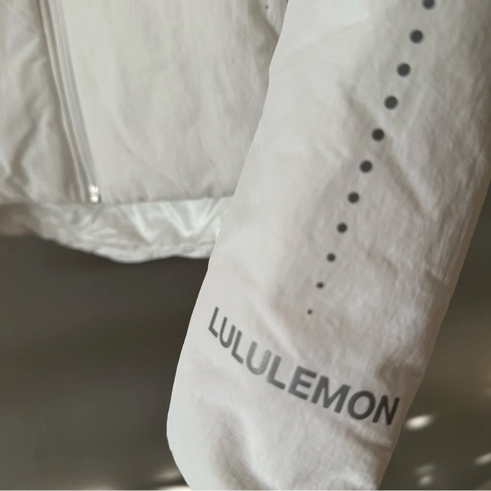 Lululemon Another Mile Puffer Hooded Jacket White Size 4 NWT
